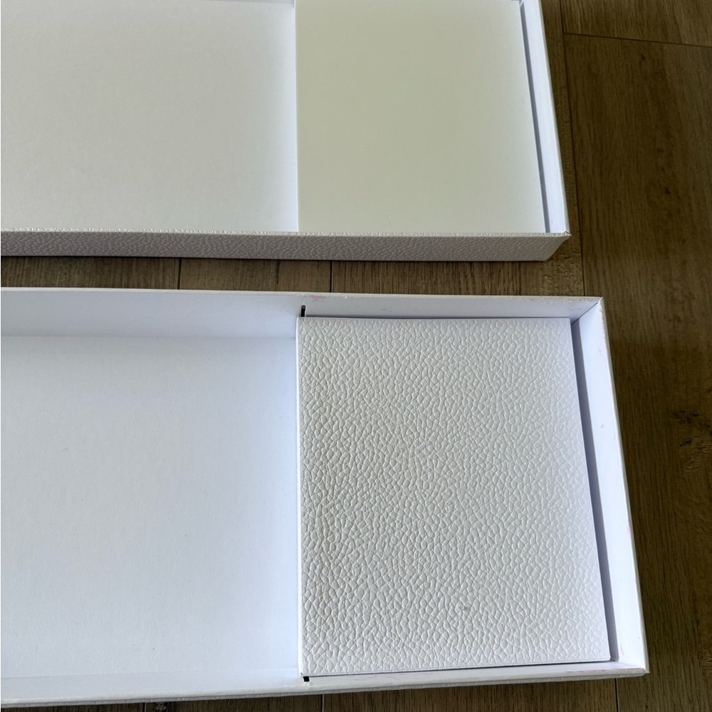 Dior White Box with Gold Logo - Picture 5 of 8